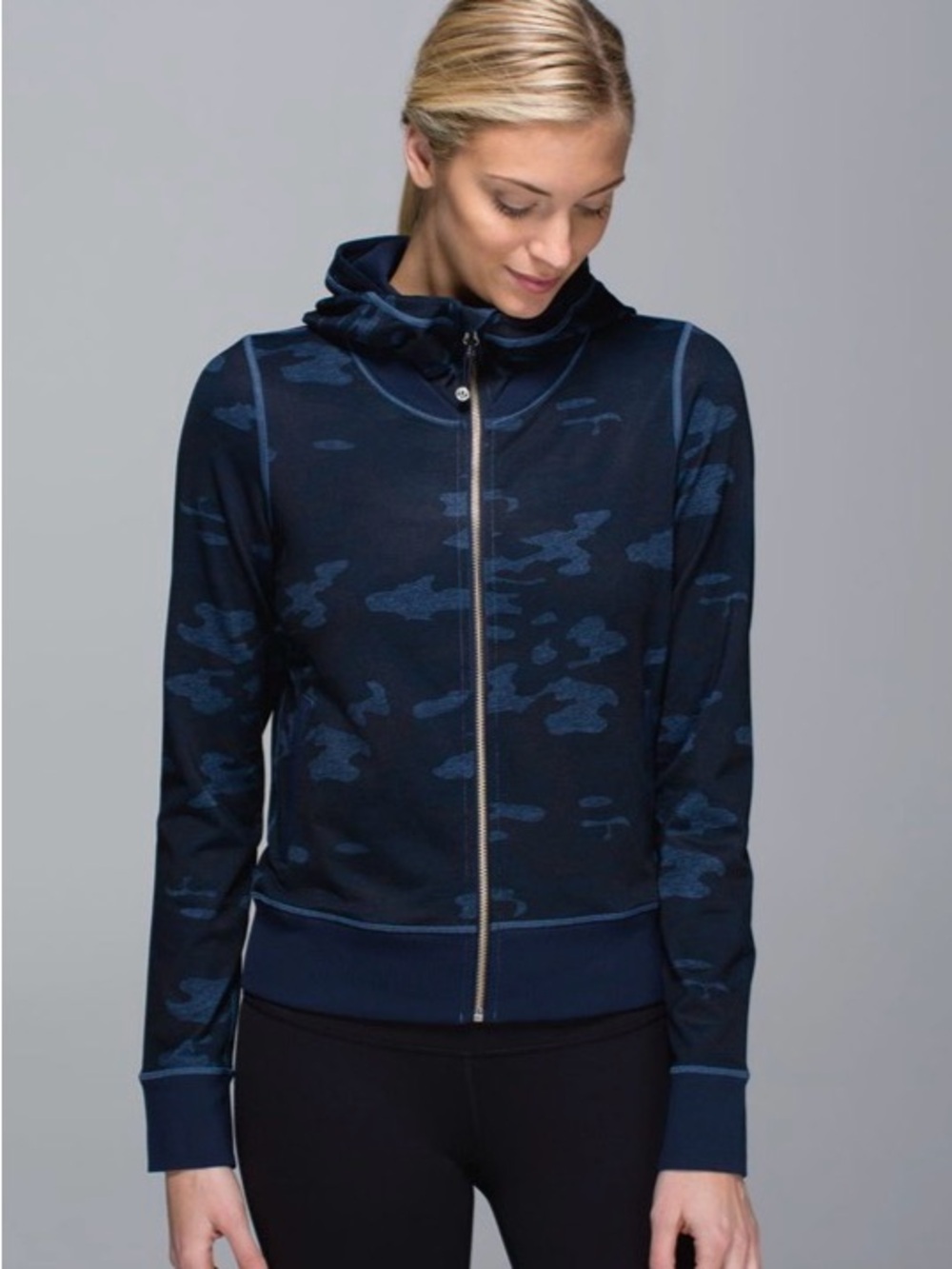 Lululemon Namaskar Hoodie
Heathered Texture Lotus Camo Oil Slick Blue / Inkwell